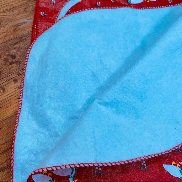 Vintage 90s Christmas Holly Goose Rectangle Tablecloth - Picture 2 of 3